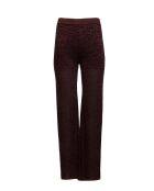 Pantalon bordeaux et Fabienne marron