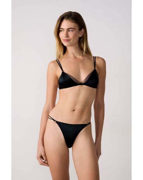 Zwarte string om middernacht