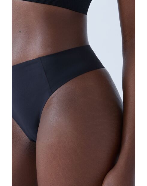 Mijn sportieve zwarte string