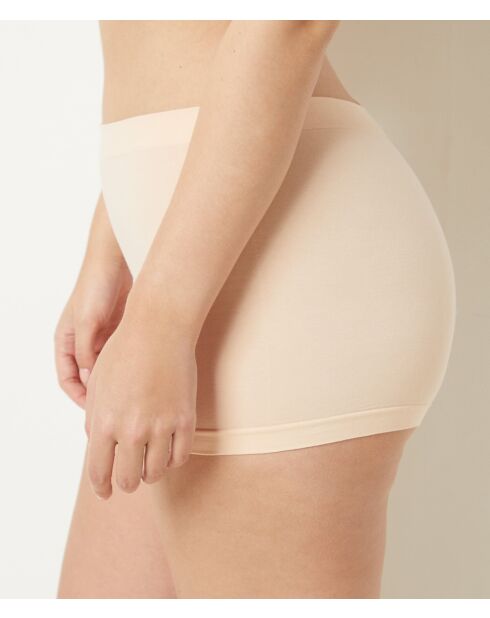 Beige shorty met amandelkleur