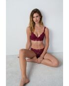 Legende dunkelrotes Höschen