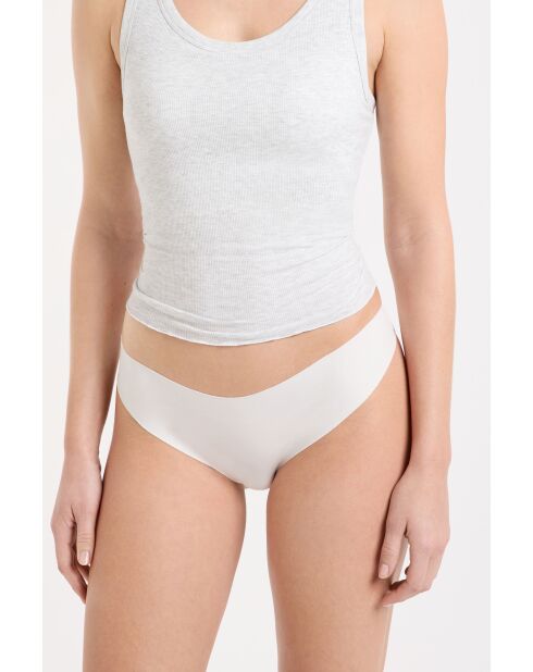 Unsichtbares weißes Höschen