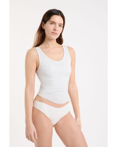 Unsichtbares weißes Höschen