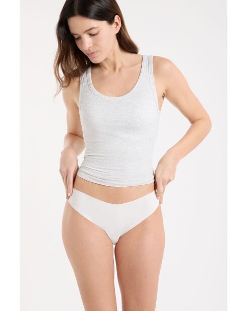 Unsichtbares weißes Höschen