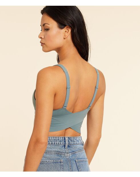 24-Stunden-BH mit Bügel und grünem Hintergrund