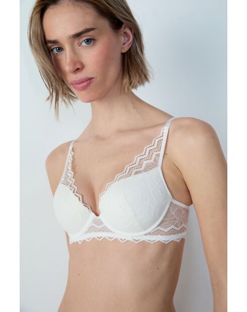 Ecru push-up bh met beugel met embleem nr. 3