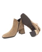 Selila beigefarbene Velourslederstiefel