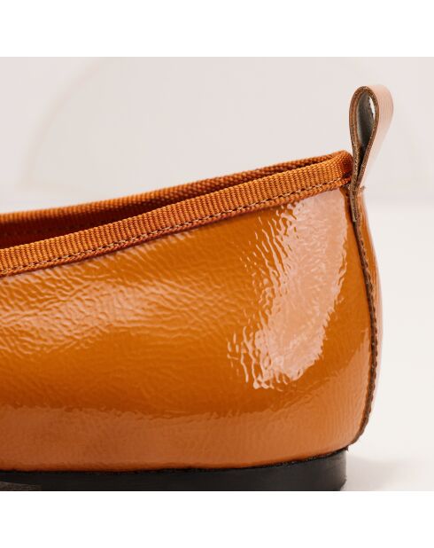 Ballerines en cuir verni Camille camel