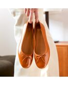 Ballerines en cuir verni Camille camel