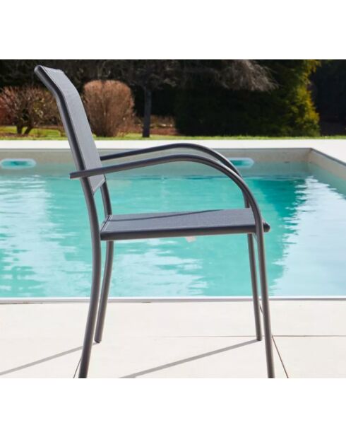 Essgruppe Honfleur XL aus Eichenholz: 1 Tisch und 2 anthrazitfarbene Stühle Beziers