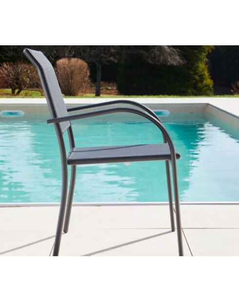 Essgruppe Honfleur XL aus Eichenholz: 1 Tisch und 2 Stühle Beziers in Anthrazit und Salbeigrün