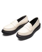 Mokassins aus elfenbeinfarbenem Kalbsleder