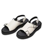 Elfenbeinfarbene Sandalen aus Kalbsleder