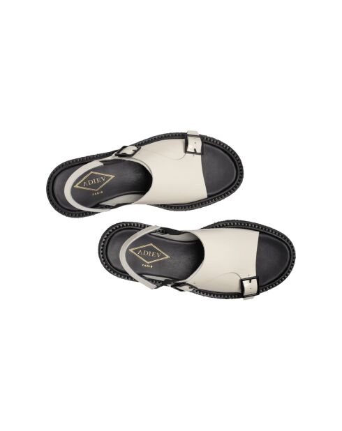 Elfenbeinfarbene Sandalen aus Kalbsleder