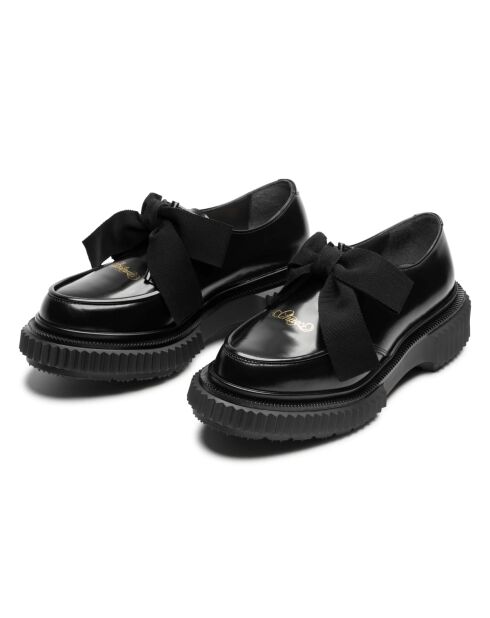 Zwarte strikderby's van kalfsleer