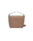 Bolso Oliver de piel granulada cálida de color topo - 30x27x17 cm