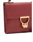 Arlettis Handtasche aus genarbtem Leder in Brandy - 21,5x15x2 cm