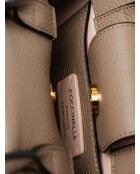 Bolso Arlettis de piel granulada cálida de color topo - 19,5x16x12 cm