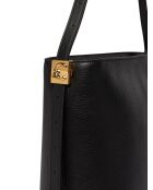 C-Me Lock Schultertasche aus genarbtem Leder in Schwarz - 34x34x13 cm