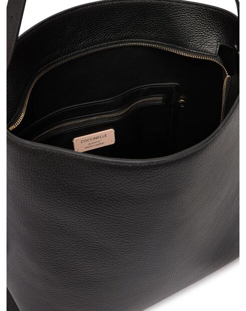 C-Me Lock Schultertasche aus genarbtem Leder in Schwarz - 34x34x13 cm