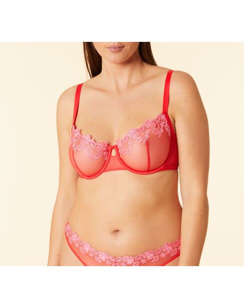 Curieuse rode bh met beugel nr. 9