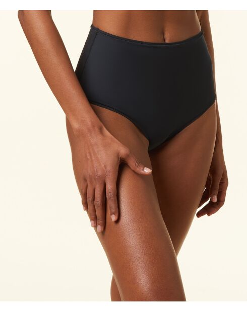 Perfektes schwarzes Baumwollhöschen