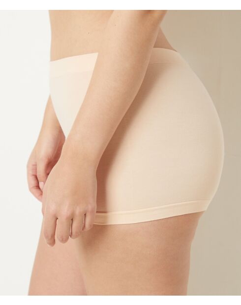 Beige shorty met amandelkleur