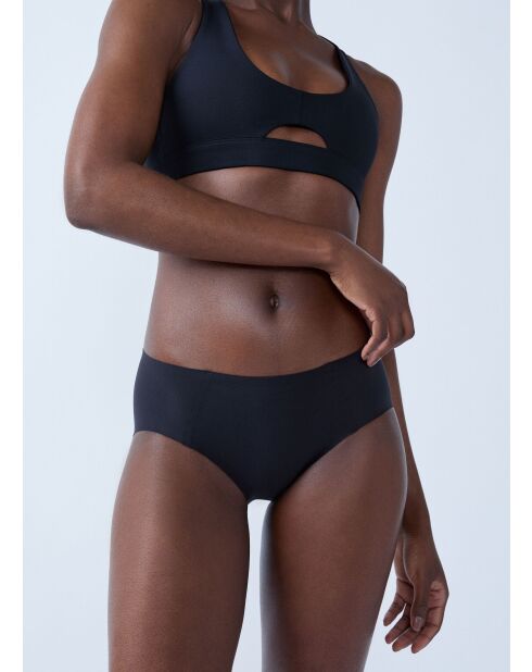 Mijn sportieve zwarte slipje