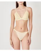 Muñeca de hilo amarillo acidulado