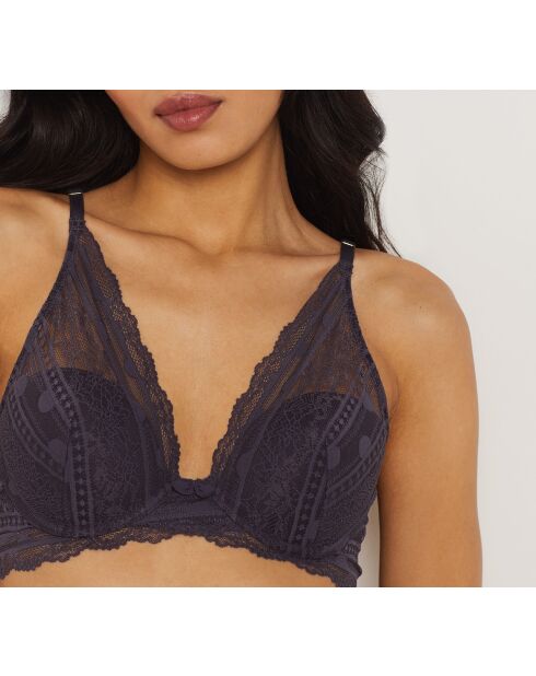 Kunstzinnige push-up bh met blauwe bessen en beugel nr. 3