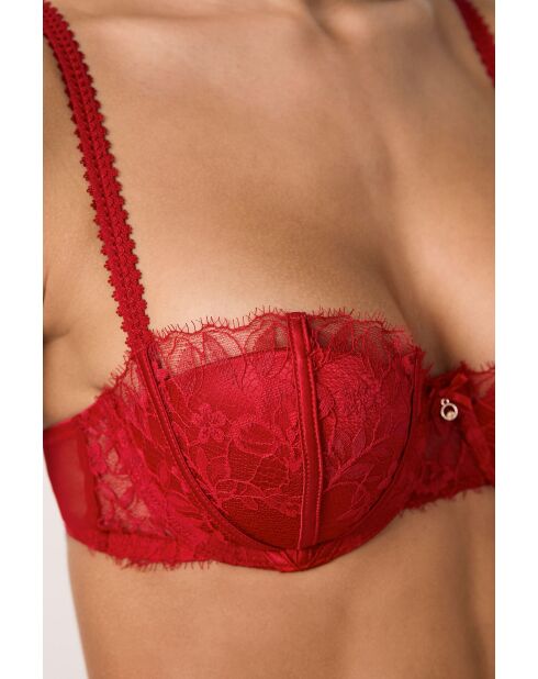 Roter Maskerade-BH mit Bügel