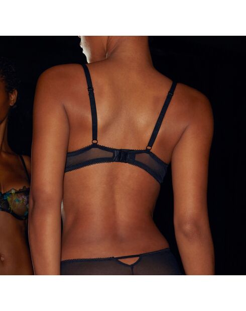 Zwarte beugelbeha voor in de tuin