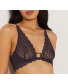 Kunstzinnige beugelbeha nr. 7 met blauwe bessen