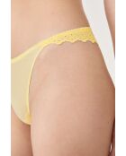 Muñeca de hilo amarillo acidulado