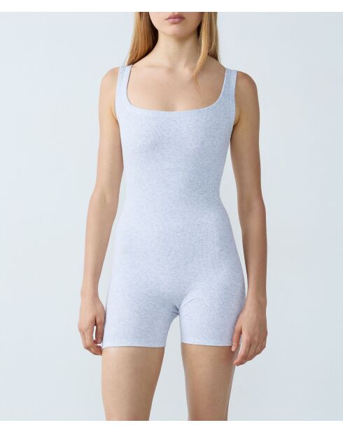 Gemütlicher hellgrauer bequemer Body