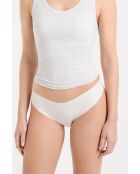 Unsichtbares weißes Höschen