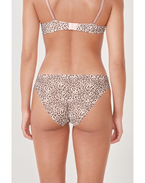 No. 4 Pure Fit beugelbeha met roze achtergrond