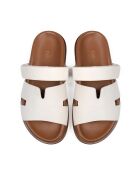 Witte leren muiltjes over de streep