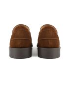 Instappers van camelkleurig suède met rechte pasvorm