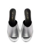 Just Cool zilverkleurige pantoffels van lakleer