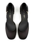 Liefde op het eerste gezicht zwarte satijnen baby's