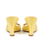 Mules de piel amarilla On Top Of The World