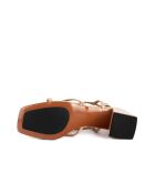 Beigefarbene Ledersandalen Don't Call My Name