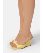 Mules de piel amarilla On Top Of The World