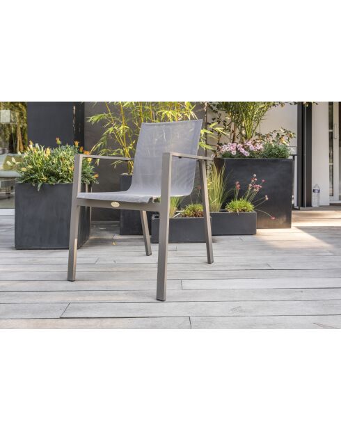 ZAHARA Stapelbarer Gartensessel aus Aluminium und taupefarbenem Textilen, 103 x 62 x 100 cm