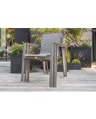 ZAHARA Stapelbarer Gartensessel aus Aluminium und taupefarbenem Textilen, 103 x 62 x 100 cm