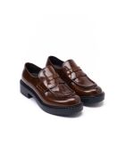 Bruine leren instappers met baret Cleo