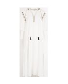 Vestido Matriochka bordado de Kristi en una combinación de blanco maravoile