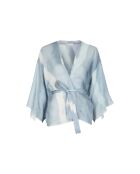 Renata Kimono mit Krawatte und Farbe in Pashmina-Wolkenkombination