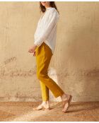 Goudkleurige blouse met Matriochka-patroon in maravoile-witte combinatie